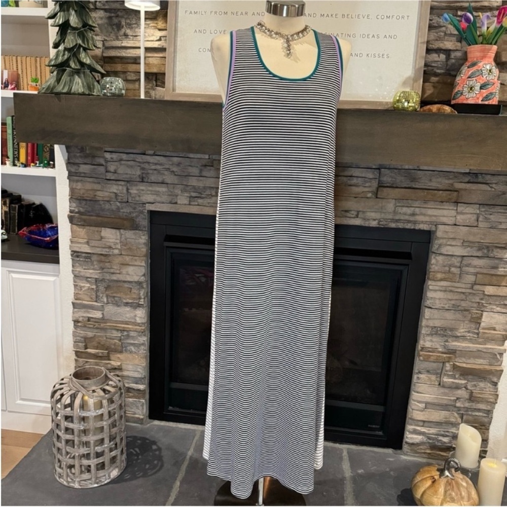 Hem & Thread Black and White Sleeveless Sheath Maxi Dress
